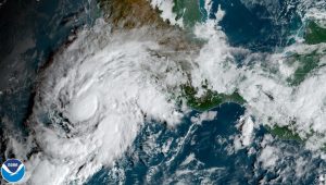 Očekuje se da uragan Roslin snažno udari obalu Meksika