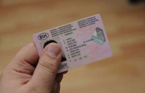 Policiji pokazao falsifikovanu vozačku dozvolu BiH pa priveden