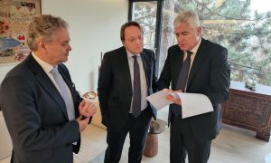 Čović sa Varheljijem: Informisao evropskog komesara o sadržaju sporazuma sa “osmorkom”