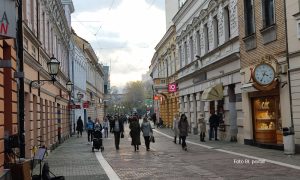 Banjalučani šokirani! Bahati vozač automobilom prošao kroz Gospodsku ulicu FOTO