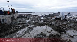 Zatrpani ispod blata i krhotina: Nastavljena potraga za nestalim u klizištu na Iskiji