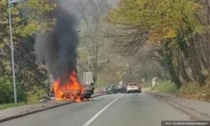 Curenje goriva dovelo do nesreće: Zapalio se auto usred vožnje