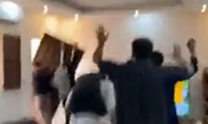Ludnica navijača: Slavili gol Saudijske Arabije pa izvalili vrata VIDEO
