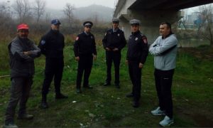 Detalji spasavanja djevojke iz rijeke: Policajci bez oklijevanja ušli u hladnu Bosnu