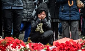 Suze i bol: Ljudi polažu cvijeće na mjestu eksplozije u Istanbulu FOTO/VIDEO