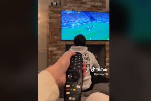 Naljutila dečka: Dok je gledao utakmicu SP djevojka ugasila TV VIDEO