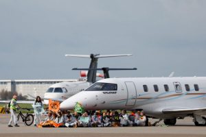 Nekoliko stotina ekoloških aktivista uhapšeno na aerodromu u Amsterdamu