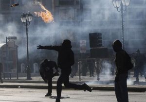 Haos u Grčkoj: Tokom demonstracija u Atini izbili nemiri