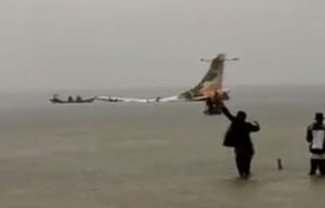 Srušio se avion u jezero Viktorija, spasioci su na terenu VIDEO