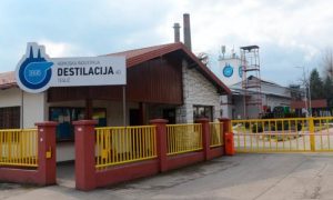 Problemi za “Destilaciju” Teslić: Zaustavljena trećina proizvodnje zbog nedostatka sirovine