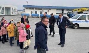 Dodik oduševio mališane u Sarajevu: Bili gosti aviona predsjednika VIDEO