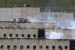 Vlasti premještaju zatvorenike: Najmanje 10 ljudi ubijeno u nasilju u zatvoru u Ekvadoru