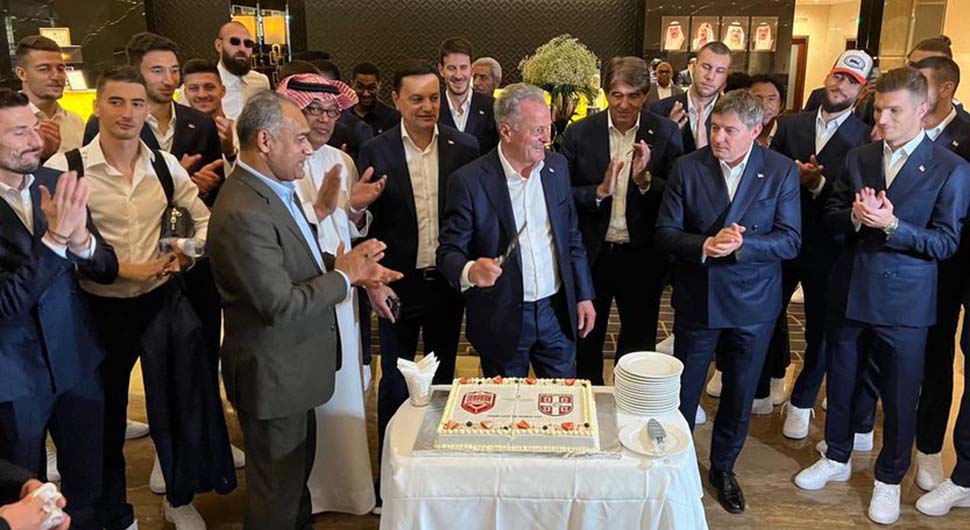 Divan gest: Kraljevska porodica Bahreina Orlovima poželjela sreću u Kataru