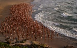 Zašto se na hiljade golih ljudi slika na čuvenoj plaži u Australiji FOTO