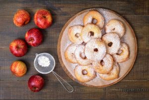 Miris i ukus tradicije: Jabuke u šlafroku, starinska poslastica za hladne dane