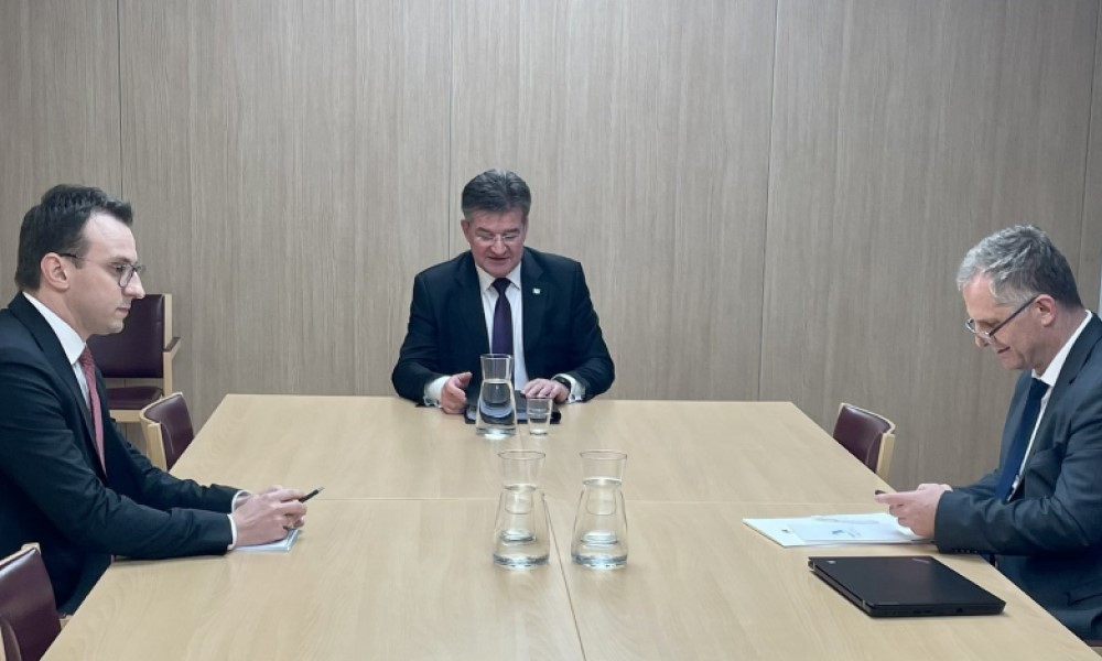 Lajčak sa Petkovićem i Bisljimijem: Nadam se rješenju za deeskalaciju tenzija