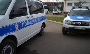 Incident ispred PS Laktaši: Pijani Dobojlija pljuvao po službenim vozilima MUP-a Srpske