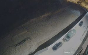 Napadač prvo polio vozilo, a zatim ga zapalio: Snimak paljevine “poršea” u Banjaluci VIDEO