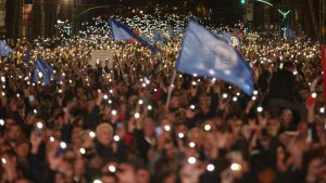 Veliki protest opozicije u Tirani, bačena farba na kabinet Edija Rame