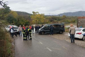 Auto sa tri osobe sletio u rijeku: Ronioci izvukli tijelo djevojke VIDEO