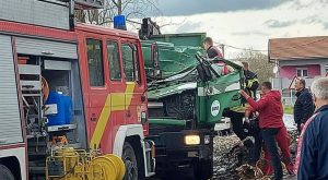 Velika tragedija: Stablo palo na kabinu kamiona, poginuo vozač