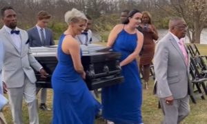 Vjenčanje kao sahrana: Mladoženja na ceremoniju došao u mrtvačkom sanduku VIDEO