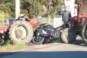 Motociklista se zakucao u traktor: U teškom stanju primljen u bolnicu FOTO