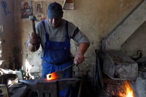 Trenutno najveća potražnja za keramičarima i kovačima: Zanatlije zarade i ljekarsku platu