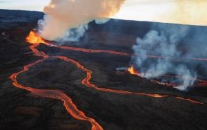 Erupcija vulkana na Havajima: Lava se približava auto-putu VIDEO