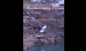 Nesreća u Banjaluci: Automobilom sletio među stijene na Vrućici VIDEO