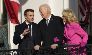 Godišnjica američko-francuskih odnosa: Bajden dočekao Makrona u Bijeloj kući
