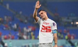 Potezom na kraju utakmice razbjesnio Srbe: Džaka objasnio sporni dres
