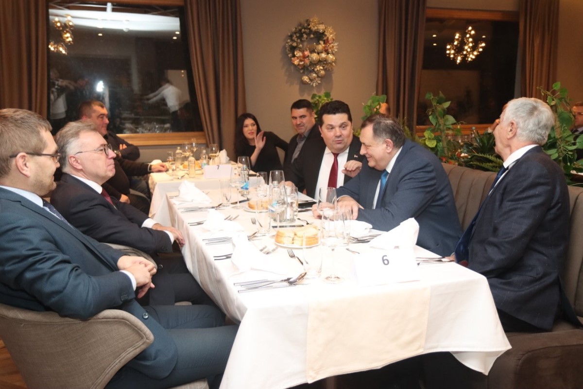 Svečani prijem na Jahorini: Dodik sa Kalabuhovim i visokim zvaničnicima iz Srpske FOTO
