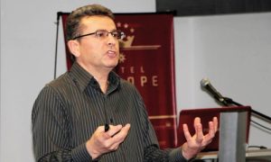 Dnevna doza mudrosti: Profesor postao hit nakon predavanja o krađi i korupciji u državi VIDEO