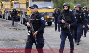 Opet neredi: Specijalci kosovske policije zajedno se Euleksom ponovo ušli u prostorije OIK-a