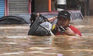 Gradovi pod vodom: Zbog poplave najmanje 13 ljudi poginulo, 23 nestalo