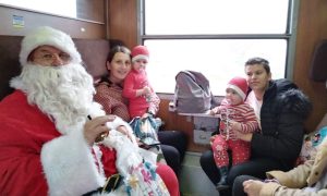 “Novogodišnji voz”: Željeznice Srpske dijelile paketiće za djecu