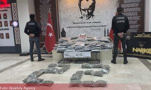 Uhapšeni državljani BiH i Srbije: U smeću na turskoj granici pronađena droga