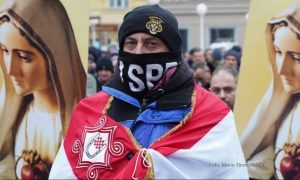 Protesti u Zagrebu: Jedan od učesnika nosio zastavu sa ustaškim obilježjem