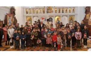 Odbor za pomoć KiM obradovao srpsku djecu u Zapadnoj Slavoniji: Uručeno 150 paketića