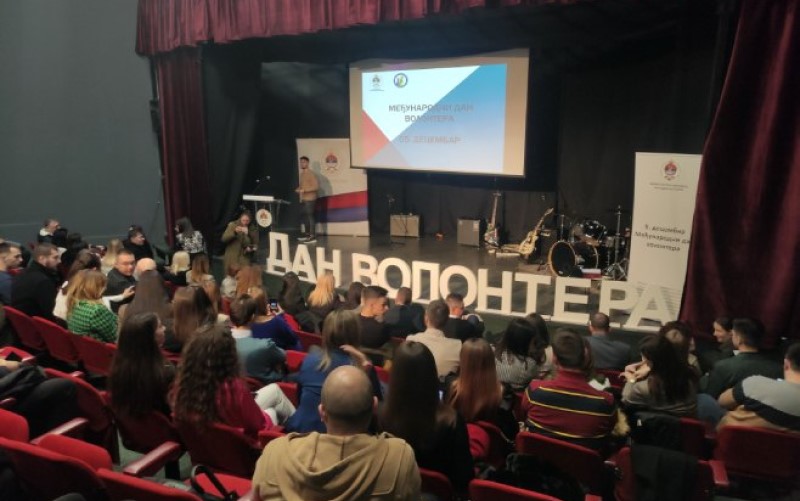 Davidovićeva na centralnoj manifestaciji: Nastaviti podršku volonterima