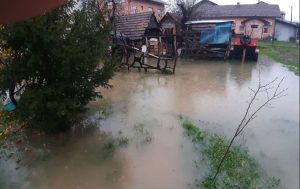 Voda se izlila u Dragočaju, neizvjesna noć pred mještanima