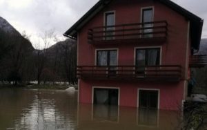 Izlila se Una u Martin Brodu: Poplavljena kuća srpskoj povratničkoj porodici