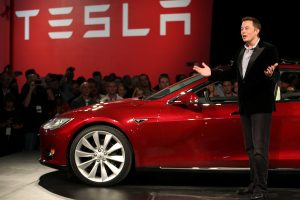 Nešto ne štima: “Tesla” povlači više od dva miliona vozila zbog softvera