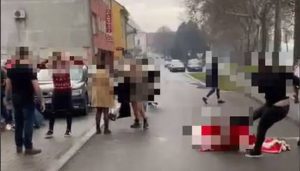 Djed Mraz na meti nasilnika: Mladić brutalno pretučen u Sl.Brodu UZNEMIRUJUĆI VIDEO