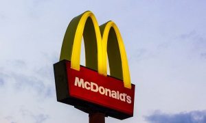 Nova poslastica: Mekdonalds planira da prodaje Krispi krem krofne u svojim restoranima u SAD