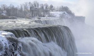 Nevjerovatan prizor Nijagarinih vodopada: Zaleđeni nakon zimske oluje FOTO