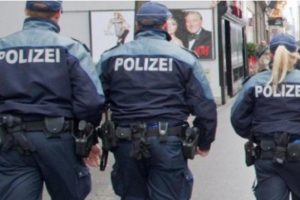 Horor u Njemačkoj: Nožem izbo djevojčicu (14), druga (13) povrijeđena