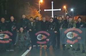 “Noćni vukovi” dostavili pomoć Srbima na barikadama VIDEO