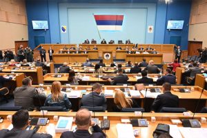 Završena rasprava: Opozicija pozvala poslanike da danas ne glasaju za kriminalizaciju klevete i uvrede